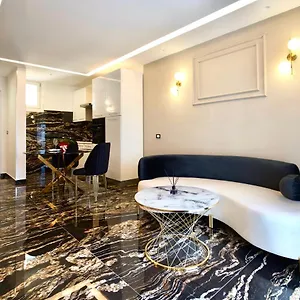 https://black-suite-hydro.it-tuscanyhotel.com